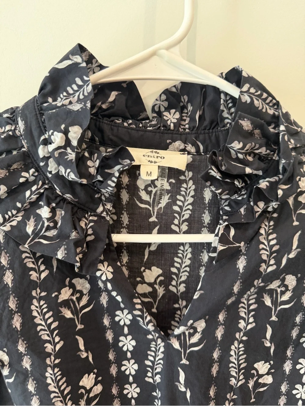 Entro Floral Ruffle Blouse Size Medium - Picture 3 of 16